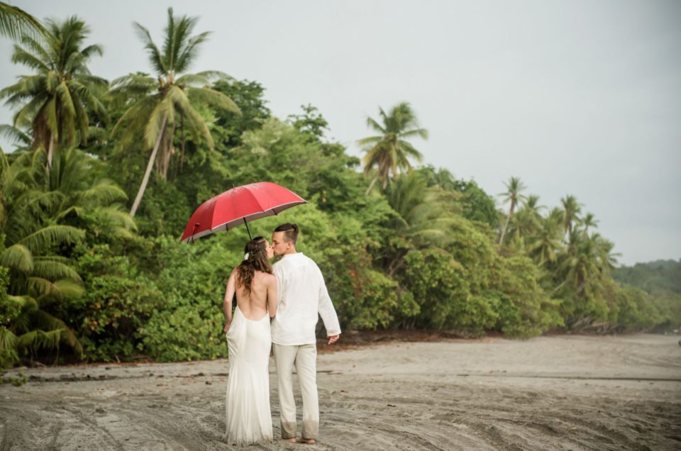 Discover 4 outdoor wedding rain solutions and how to be ready for anything!