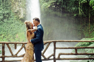 Elopements photography in Costa Rica by Mariana Baisotti